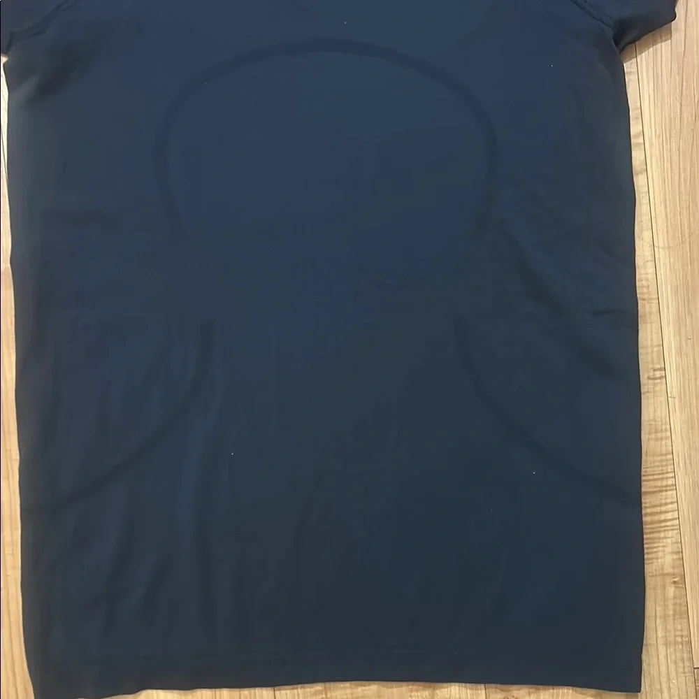 Women’s Lululemon Athletica Black lightweight Swift Short Sleeve shirt Size 10 - Picture 2 of 6